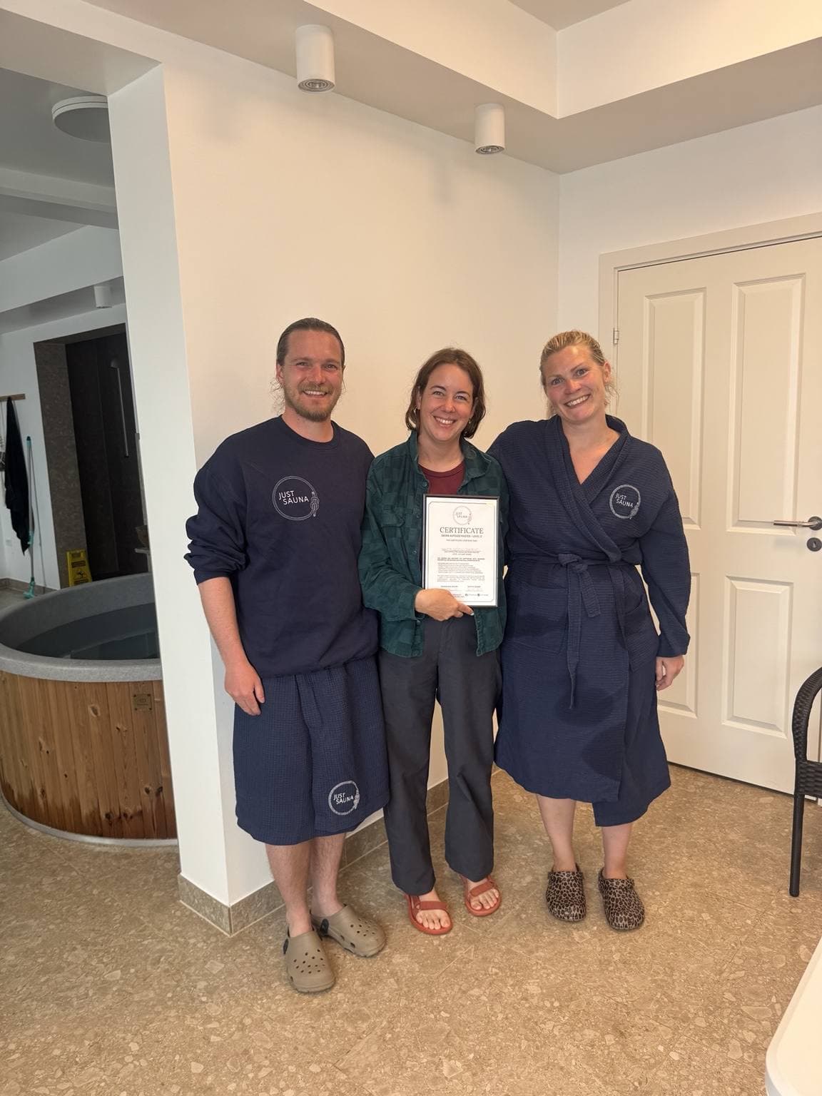 New gusmestre with their Just Sauna Academy course certificate